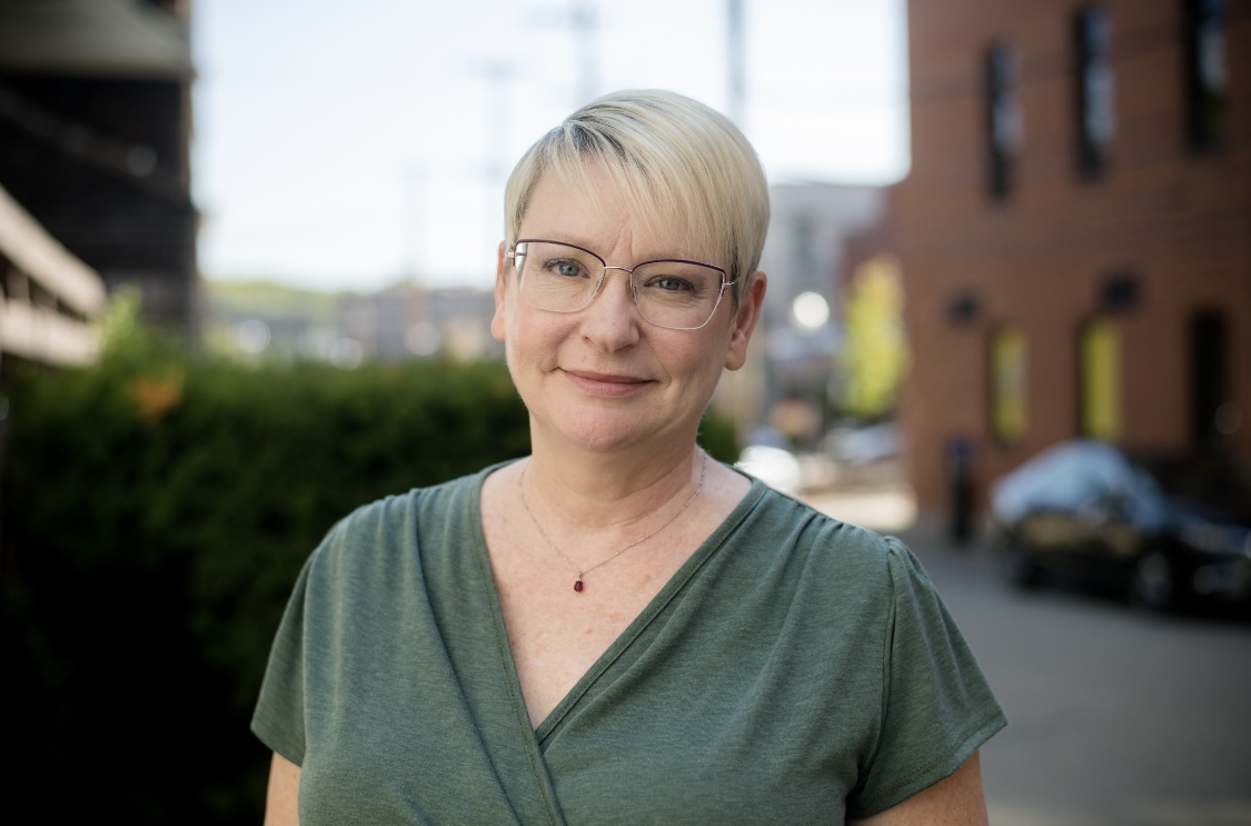 Julie Saunders